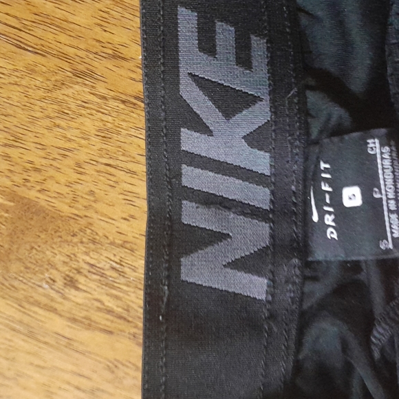 Nike basketball shorts - Picture 2 of 4